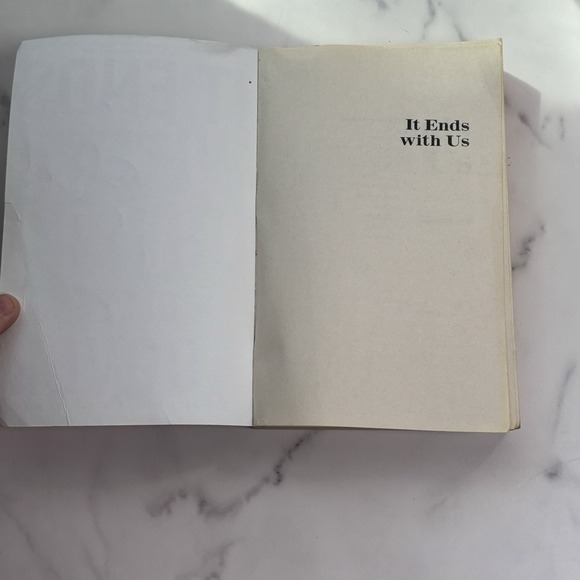 It Ends with Us by Colleen Hoover (2022, Trade Paperback) - Picture 3 of 9